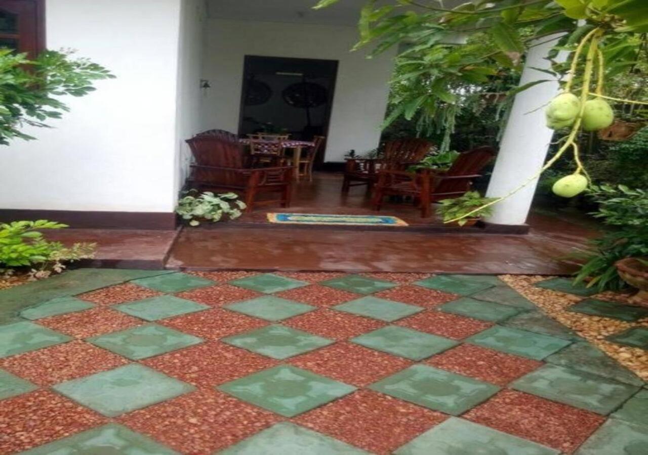 Weerakoon Guest Apartment Хикадува Екстериор снимка
